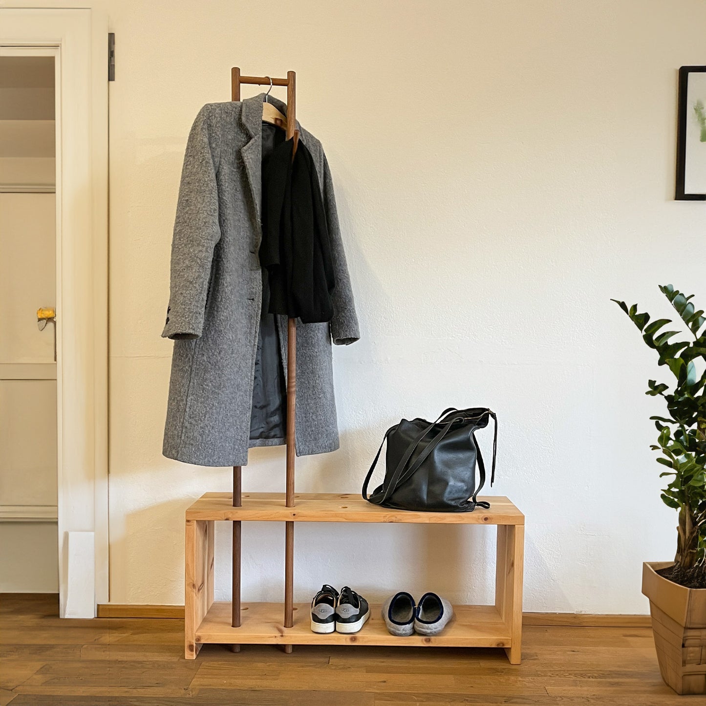 Massivholz Garderobe/Sitzbank 'MyStyle - Small' | L 75 x T 30 x H 45 cm | in verschiedenen Holzarten und Stärken | mit verschiedenen Kleiderstangen aus Nussholz | Made in Austria